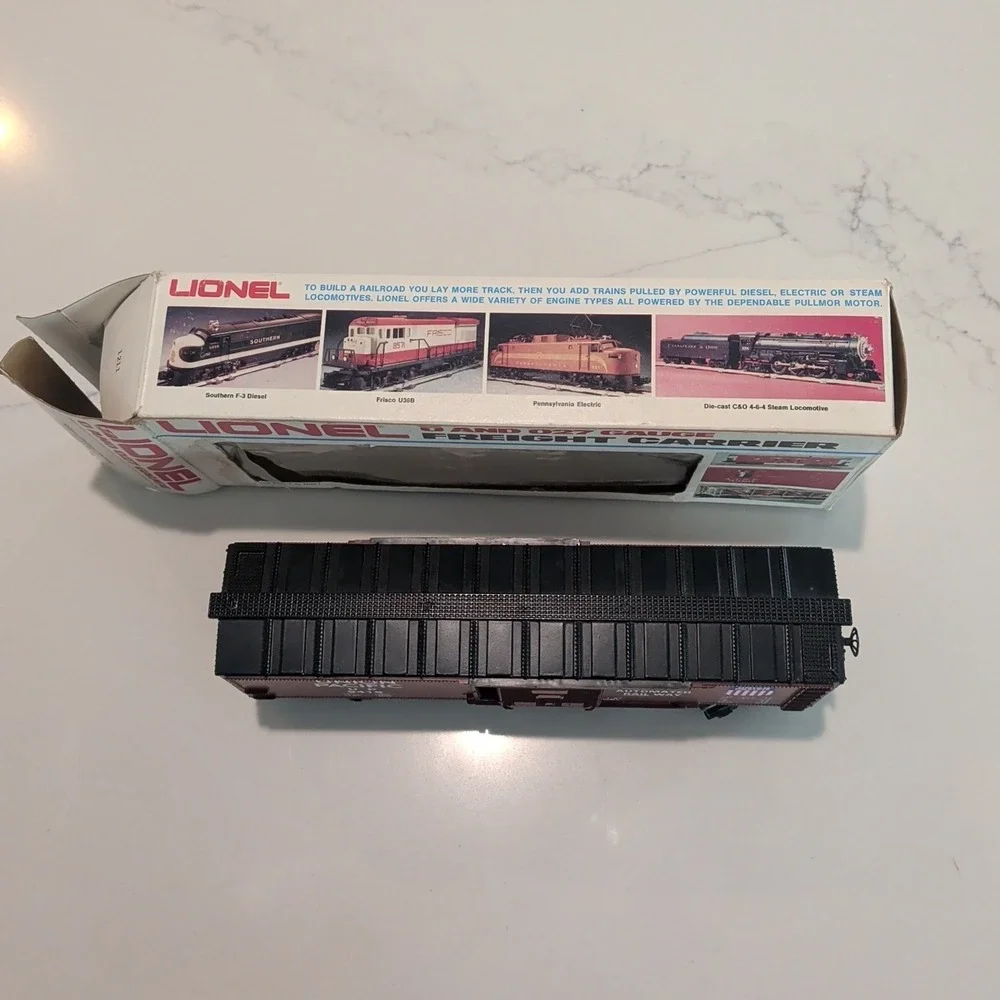 1980 USA Lionel Union Pacific Freight Carrier Box Car NOS 6-9419